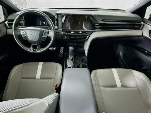 Used 2025 Toyota Camry SE w/ Convenience Package image 16