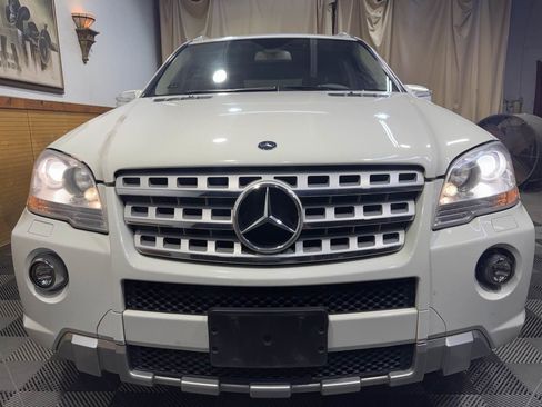 Used 2010 Mercedes-Benz ML 550 4MATIC image 3