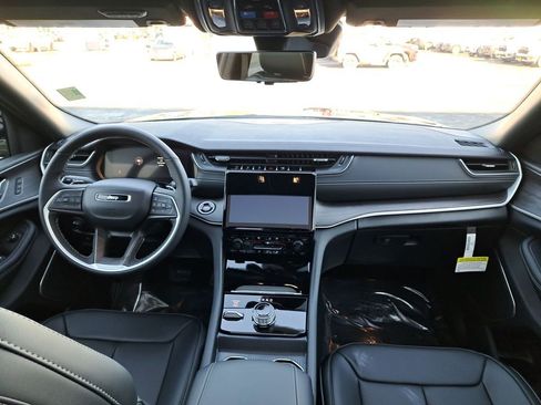 New 2025 Jeep Grand Cherokee Limited w/ Luxury Tech Group II AWD/4WD image 18