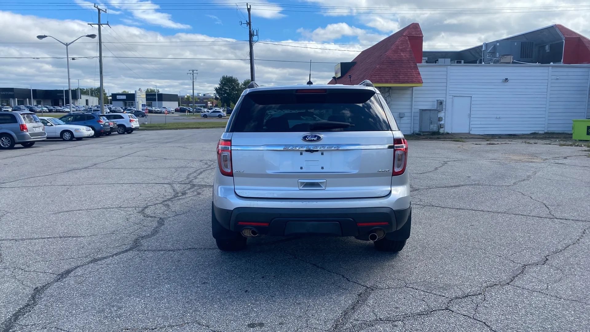 Used 2015 Ford Explorer XLT w/ Equipment Group 202B AWD/4WD image 3