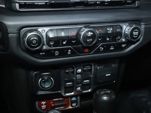 Used 2024 Jeep Wrangler Unlimited Rubicon AWD/4WD image 26