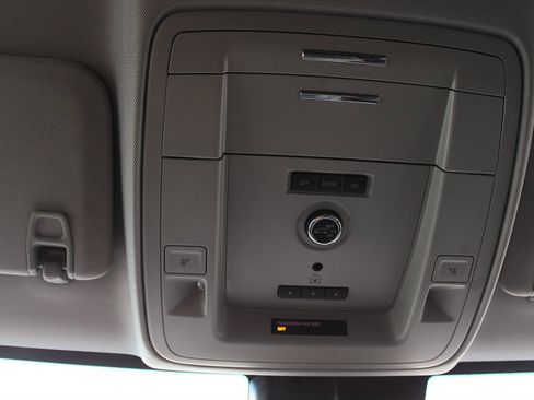 Used 2020 Chevrolet Suburban Premier AWD/4WD image 26