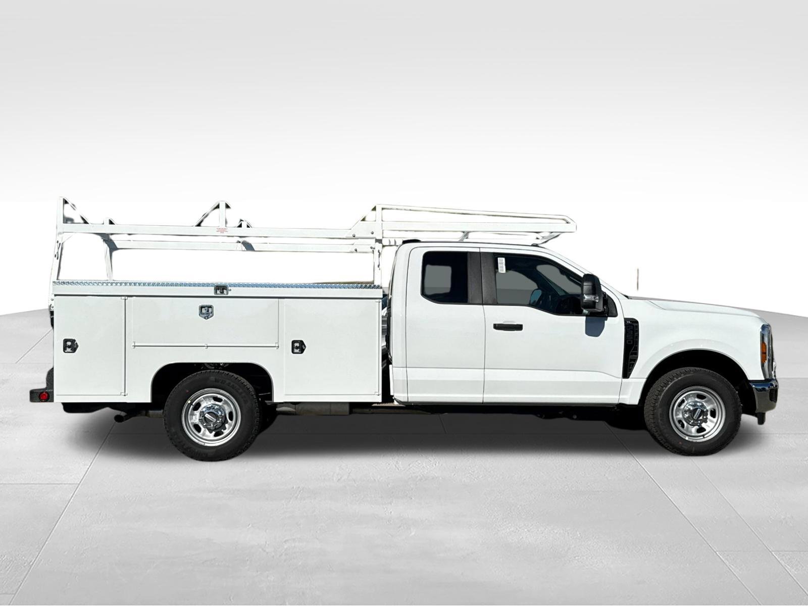 New 2027 Ford F350 XL w/ XL Chrome Package RWD image 2