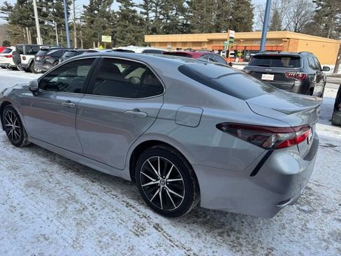 Used 2023 Toyota Camry SE image 5