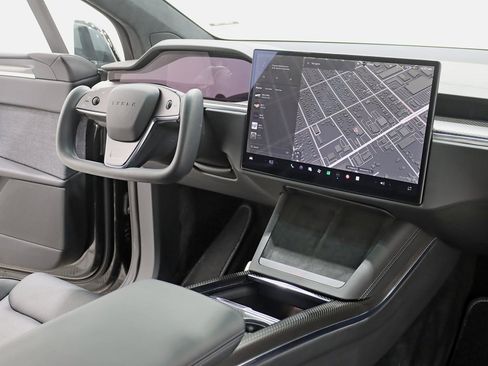 Used 2022 Tesla Model X Plaid image 33