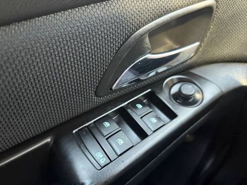 Used 2014 Chevrolet Cruze LT image 17