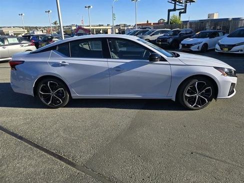 New 2025 Nissan Altima 2.5 SR w/ SR Premium Package image 31