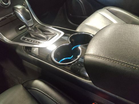 Used 2018 Ford Edge Titanium image 26