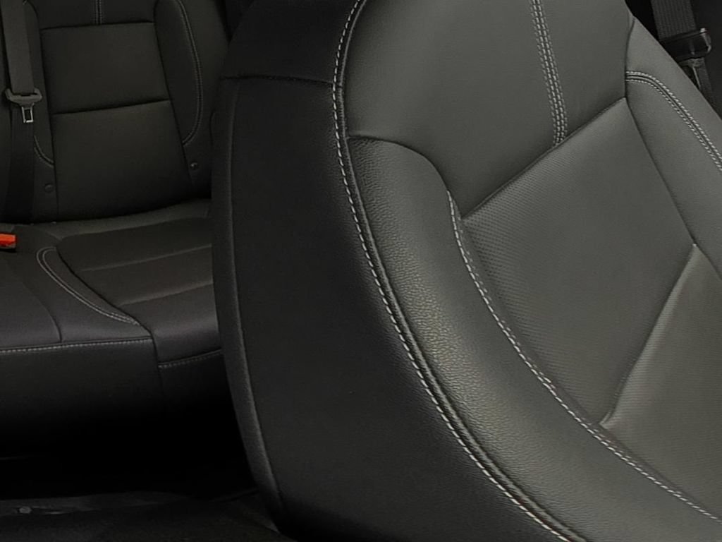 Used 2025 Chevrolet Blazer LT w/ Sound & Technology Package FWD image 14