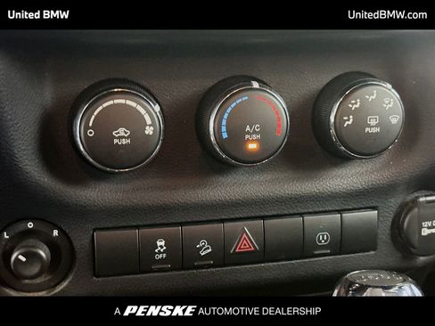 Used 2015 Jeep Wrangler Unlimited Sahara w/ Connectivity Group image 9