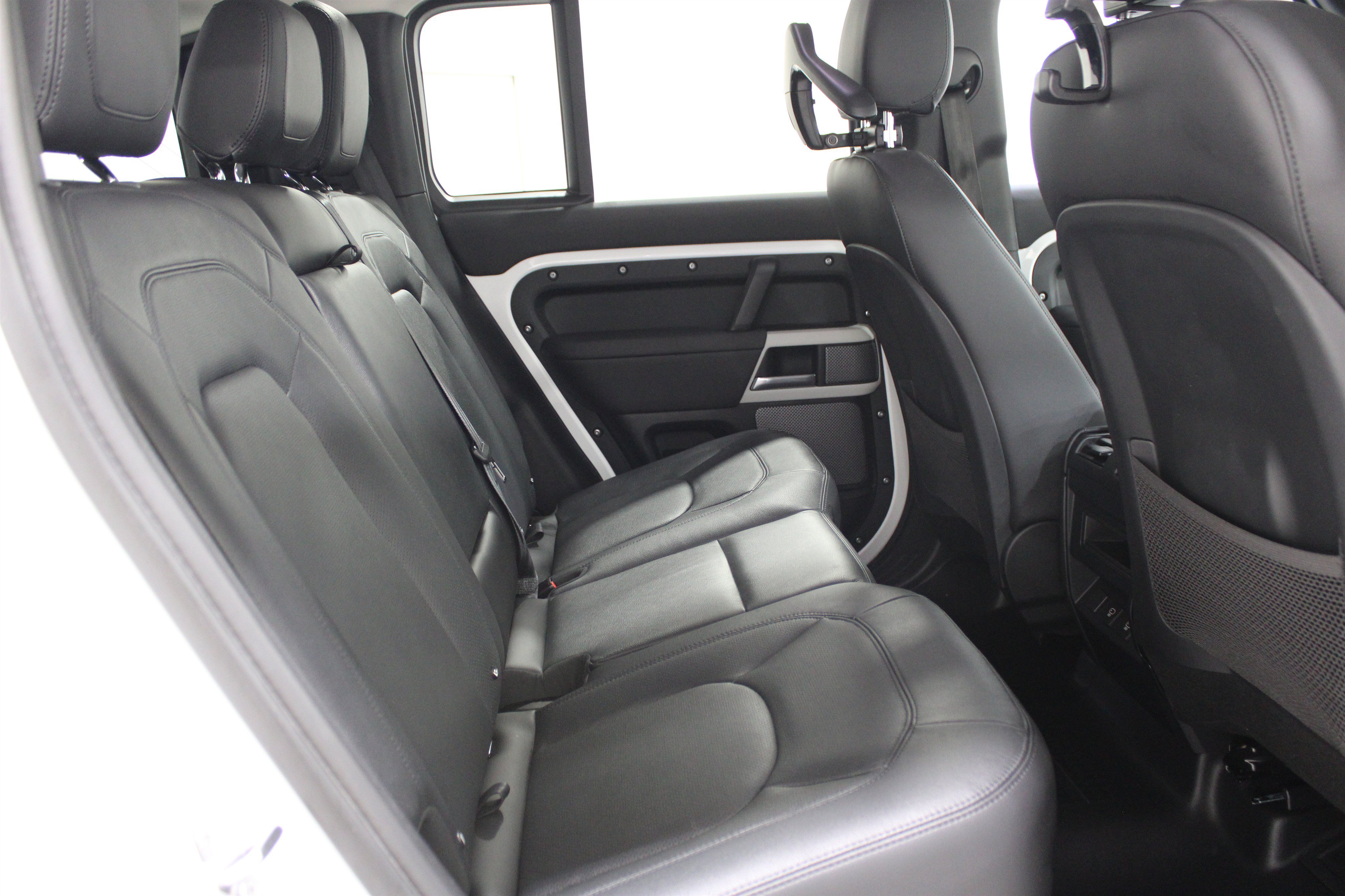 Used 2024 Land Rover Defender 110 S AWD/4WD image 21