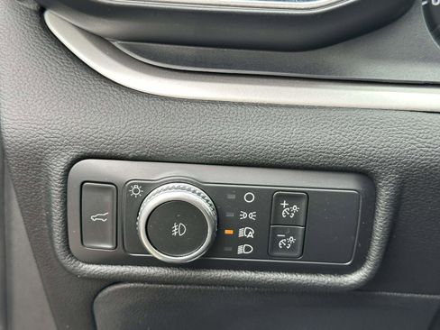 Used 2022 Ford Explorer XLT w/ Equipment Group 202A AWD/4WD image 33