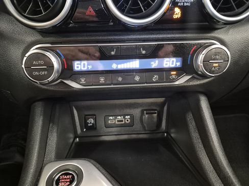 Used 2025 Nissan Sentra SR FWD image 29