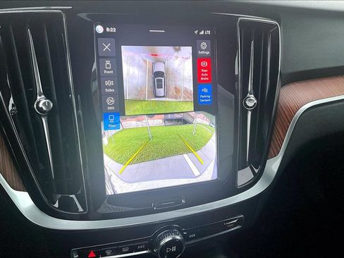 Certified 2025 Volvo V60 B5 Cross Country Plus AWD/4WD image 29