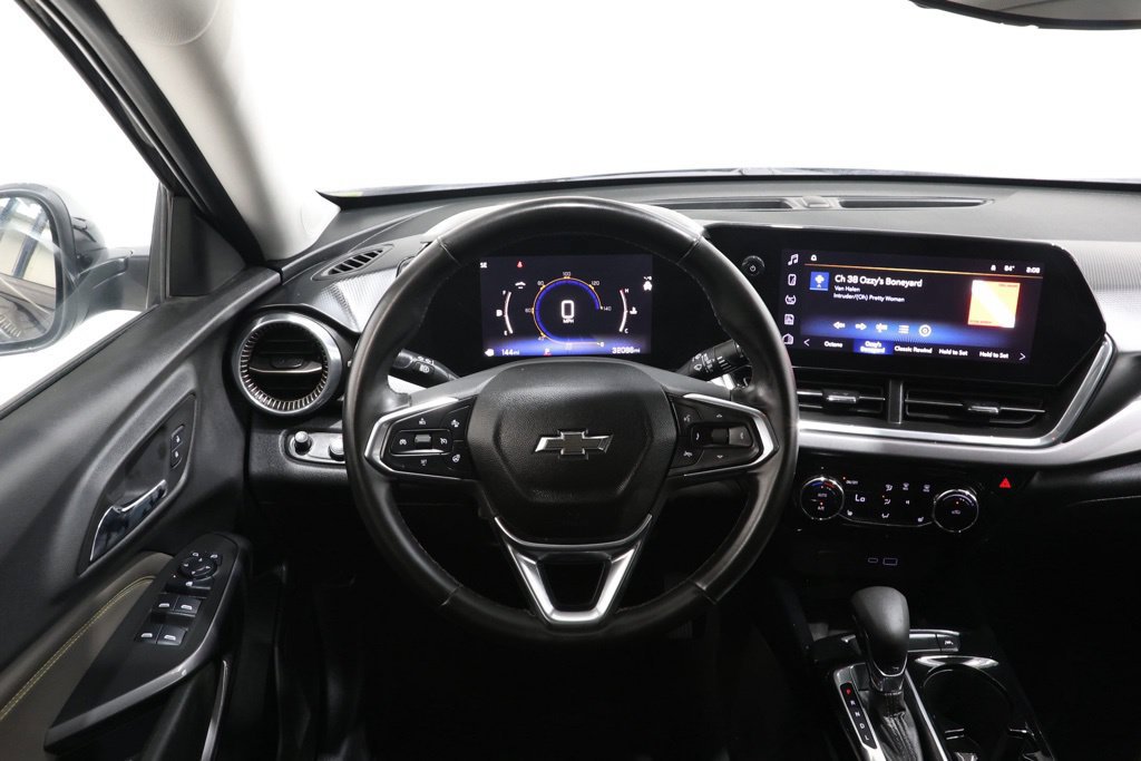 Used 2025 Chevrolet Trax ACTIV w/ Sunroof Package FWD image 11