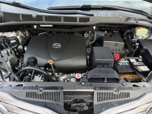 Used 2017 Toyota Sienna LE image 20