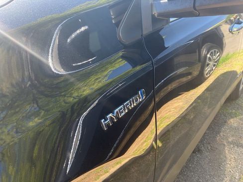 Used 2017 Toyota RAV4 Limited image 5