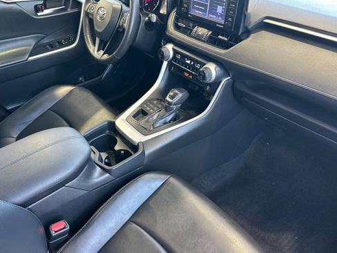 Used 2021 Toyota RAV4 XLE Premium image 16