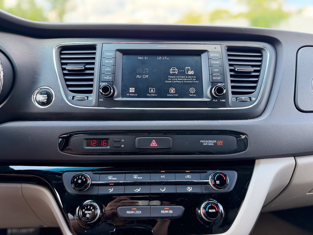 Used 2017 Kia Sedona LX w/ LX Essentials Premium Package FWD image 28