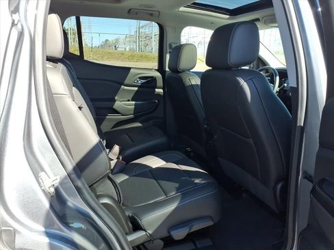 Used 2022 GMC Acadia SLT w/ Elevation Edition image 13