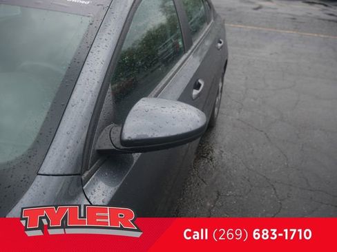 Used 2021 Kia Forte LXS image 11