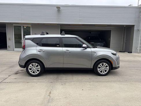 Used 2025 Kia Soul LX image 4