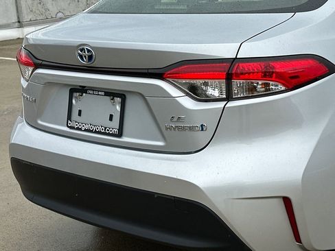 Used 2024 Toyota Corolla LE FWD image 5