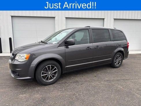 Used 2017 Dodge Grand Caravan SXT image 1