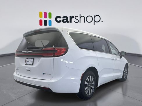 Used 2024 Chrysler Pacifica Limited FWD image 5