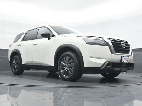 Used 2024 Nissan Pathfinder S image 24