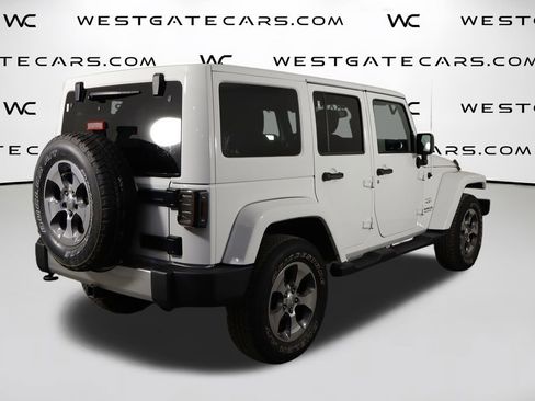 Used 2017 Jeep Wrangler Unlimited Sahara w/ Connectivity Group AWD/4WD image 37