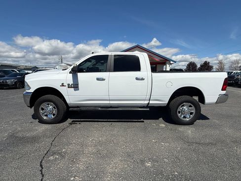 Used 2018 RAM 2500 SLT AWD/4WD image 2