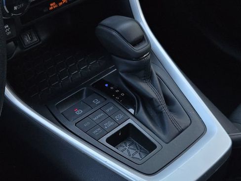Used 2025 Toyota RAV4 XLE AWD/4WD image 22