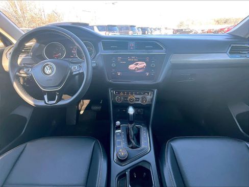 Used 2021 Volkswagen Tiguan SE w/ Panoramic Sunroof Package image 20