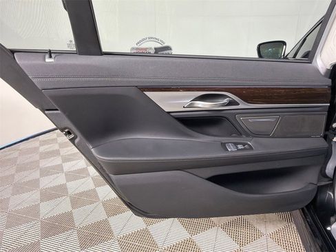 Used 2020 BMW 740i w/ M Sport Package image 24