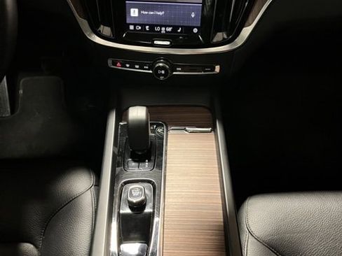 Used 2024 Volvo V60 B5 Cross Country Plus image 28