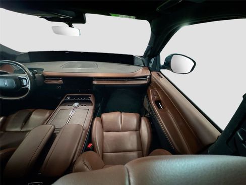 Used 2025 Lincoln Navigator Reserve AWD/4WD image 24
