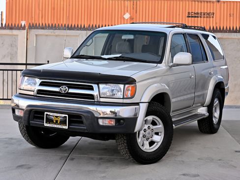 Used 2000 Toyota 4Runner SR5 AWD/4WD image 4