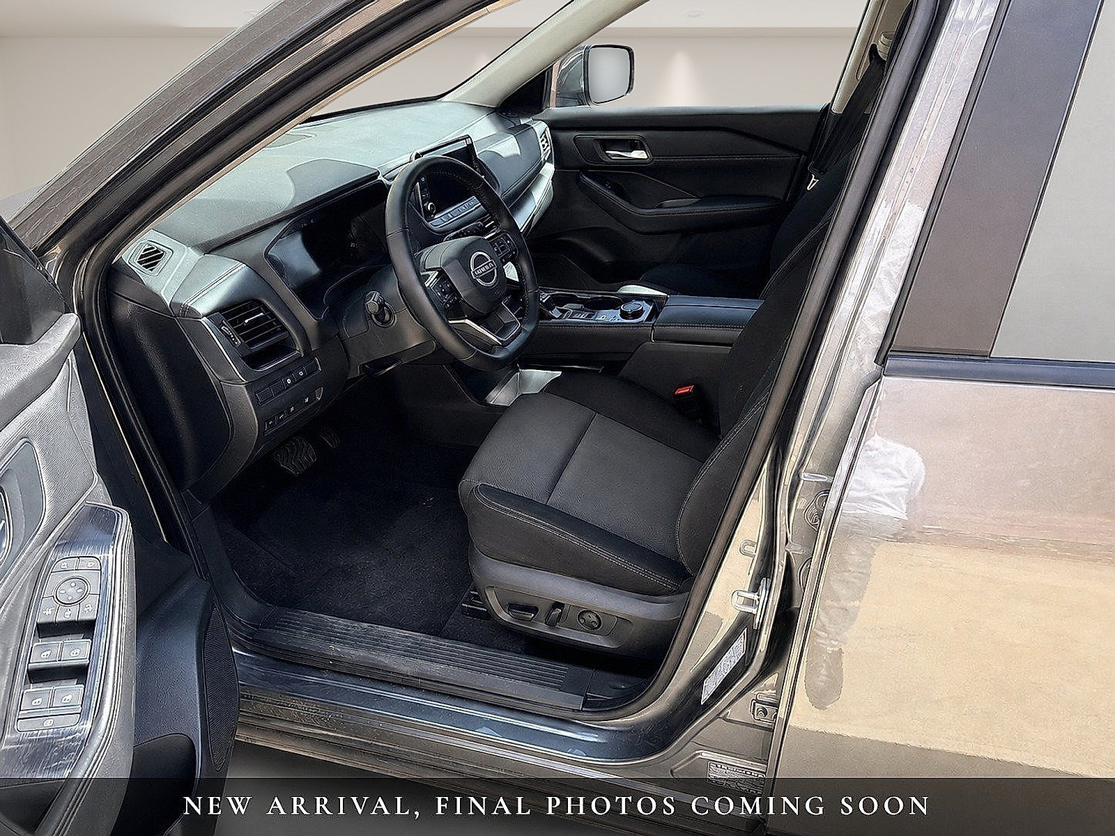 Used 2025 Nissan Rogue SV AWD/4WD image 9