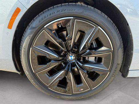 Certified 2023 BMW 760i xDrive 760i xDrive w/ Luxury Rear Seating Package image 13