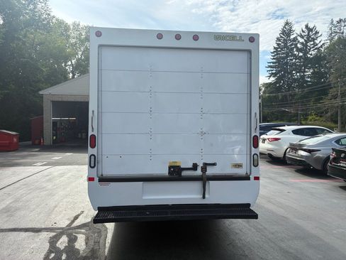 Used 2016 GMC Savana 3500 RWD image 9