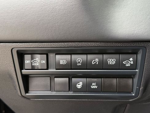 Used 2025 Toyota Tundra Platinum AWD/4WD image 25