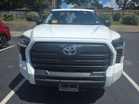 Used 2022 Toyota Tundra SR5 w/ SR5 Convenience Package AWD/4WD image 2
