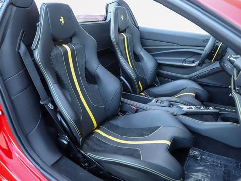 Certified 2022 Ferrari F8 Tributo RWD image 24