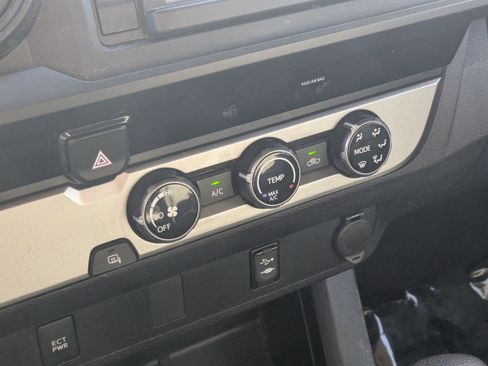 Used 2018 Toyota Tacoma SR image 14