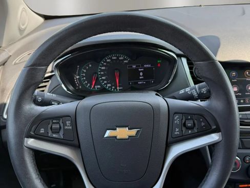 Used 2020 Chevrolet Trax LT w/ LT Convenience Package FWD image 18