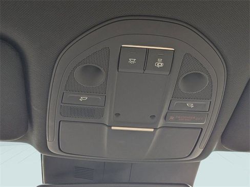 Used 2022 Genesis G70 2.0T image 24