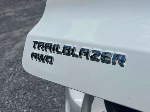 Used 2025 Chevrolet TrailBlazer LT AWD/4WD image 14