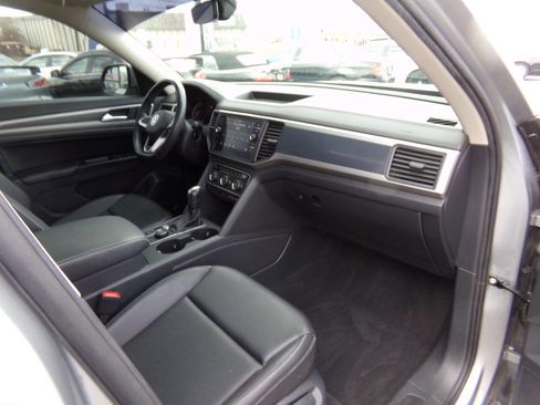 Used 2021 Volkswagen Atlas SE image 29