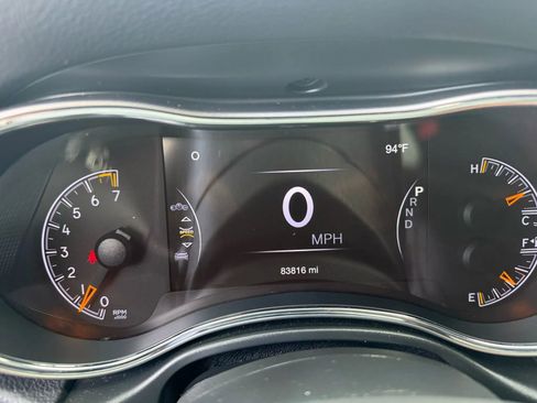 Used 2020 Jeep Grand Cherokee Laredo image 12